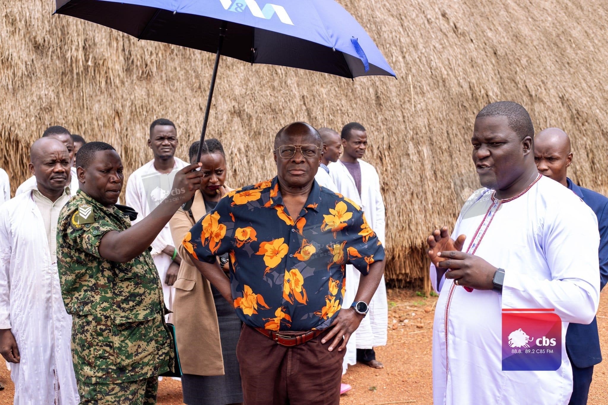 The king was being briefed on the progress of the tombs' restoration work. Image
